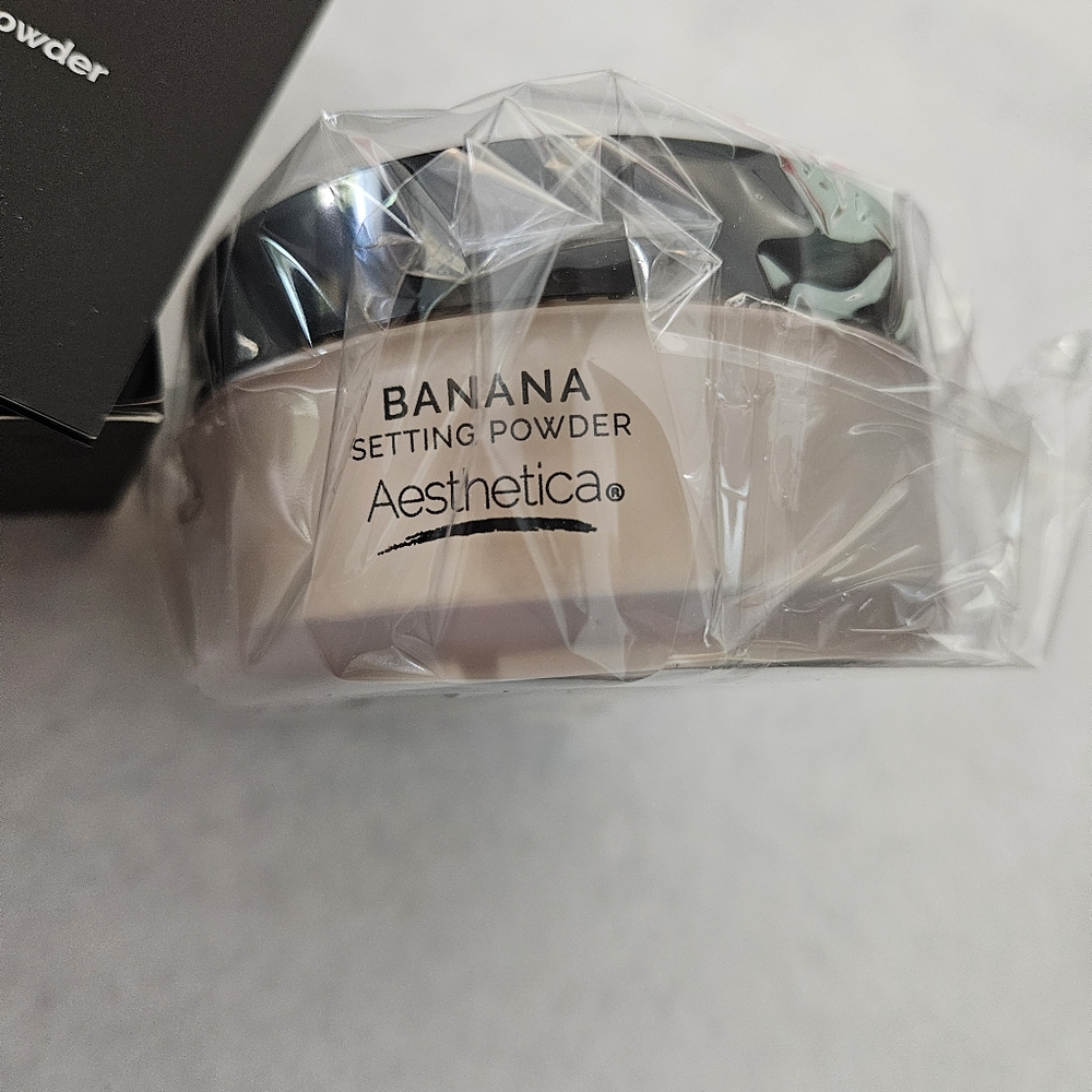 Aesthetica Setting Powder - Picture 2 of 3